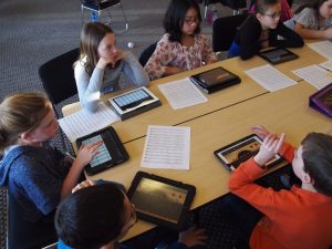 kids using ipad in the classroom